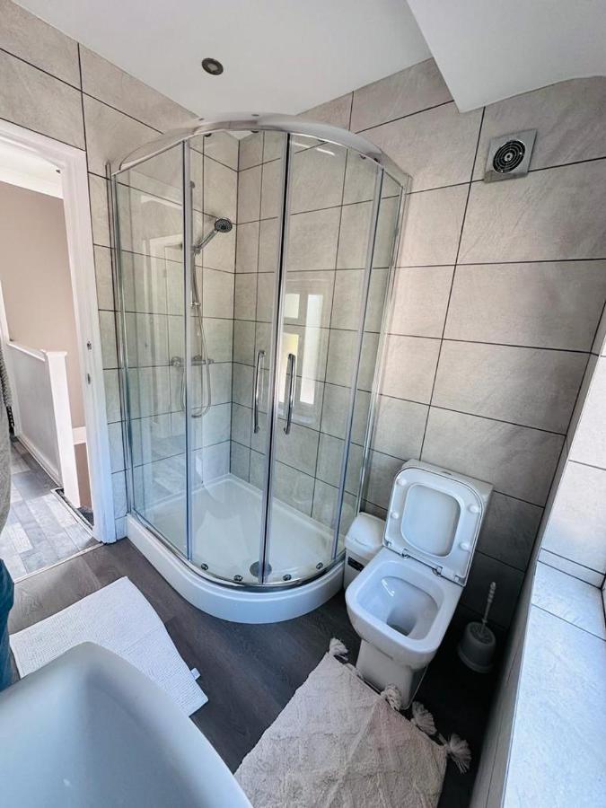 Burmese - 5 Bedroom House Earley Dış mekan fotoğraf