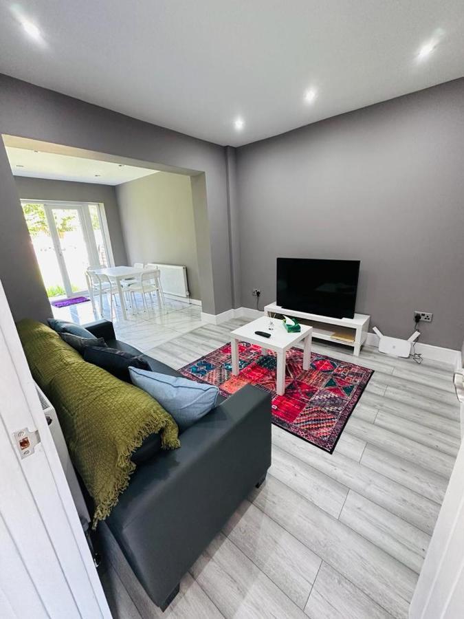 Burmese - 5 Bedroom House Earley Dış mekan fotoğraf